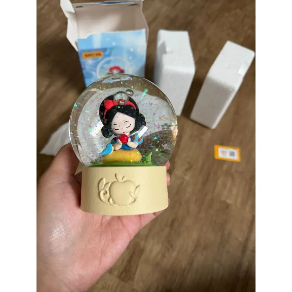 52TOYS Disney Princess D-Baby Star Crystal Ball Snow Globe Snow White